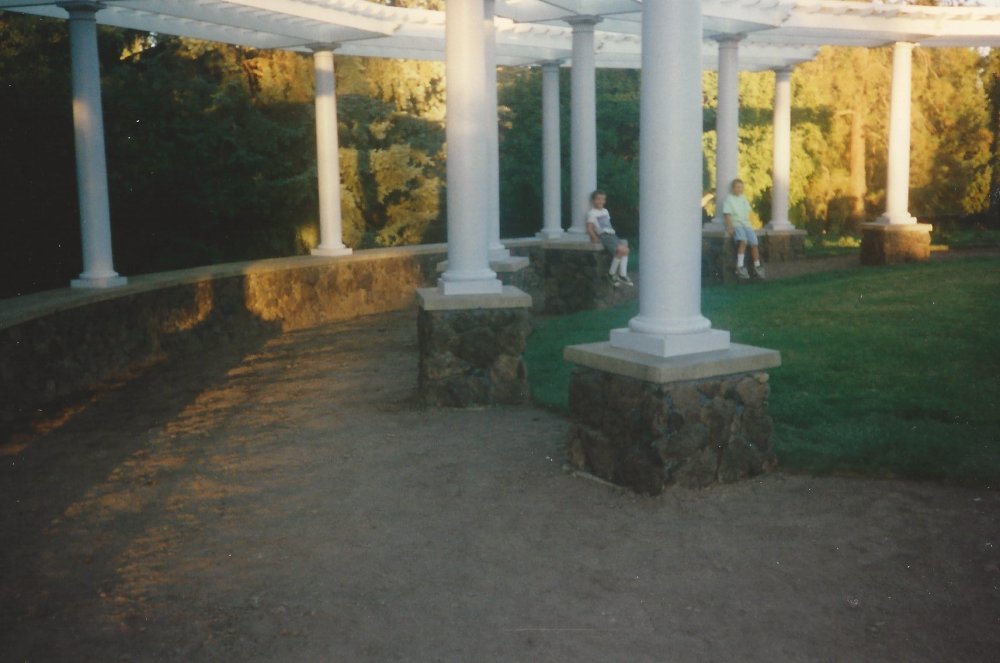 Manito Park curved seat wall